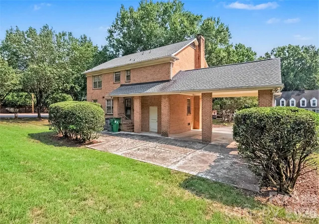 Photo 15 of Single family home for sale at 4221 Bridgewood Ln, Charlotte, NC 28226 | MLS# 4407961 | Listing updated on 2026-09-03