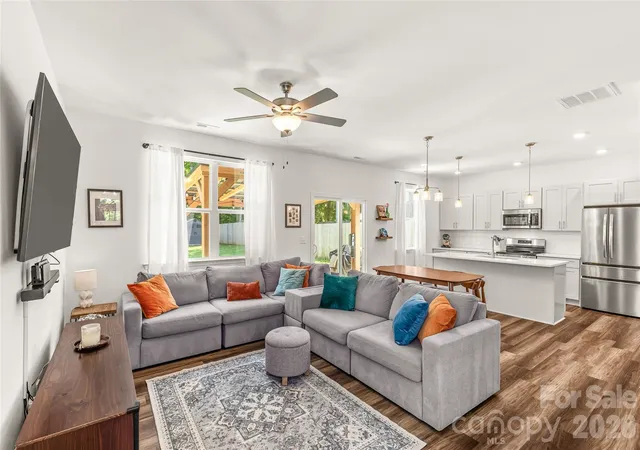 5th image of 1913 Marlwood Cir, Charlotte, NC 28227 | MLS# 4407979