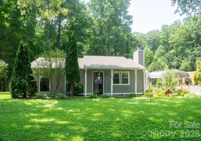 Photo 3 of Single family home for sale at 121 Wicklow Dr, Asheville, NC 28806 | MLS# 4407980 | Listing updated on 2026-10-03