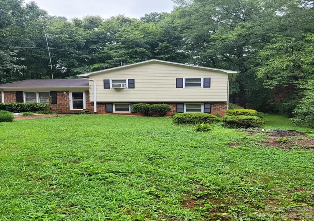 Photo 3 of Single family home for sale at 3745 Windhaven Dr Nw, Conover, NC 28613 | MLS# 4407981 | Listing updated on 2026-07-31