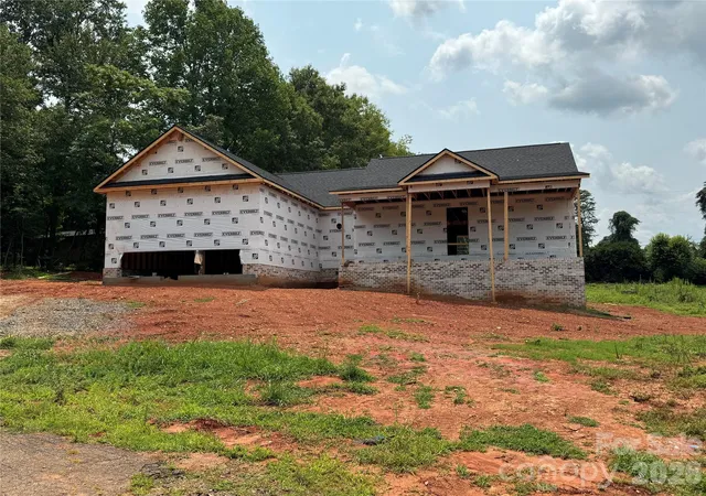 Photo 3 of Single family home for sale at 2555 Polo Ln, Maiden, NC 28650 | MLS# 4407994 | Listing updated on 2026-09-28