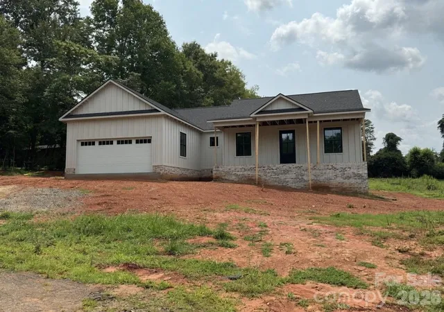 Photo 7 of Single family home for sale at 2555 Polo Ln, Maiden, NC 28650 | MLS# 4407994 | Listing updated on 2026-09-08