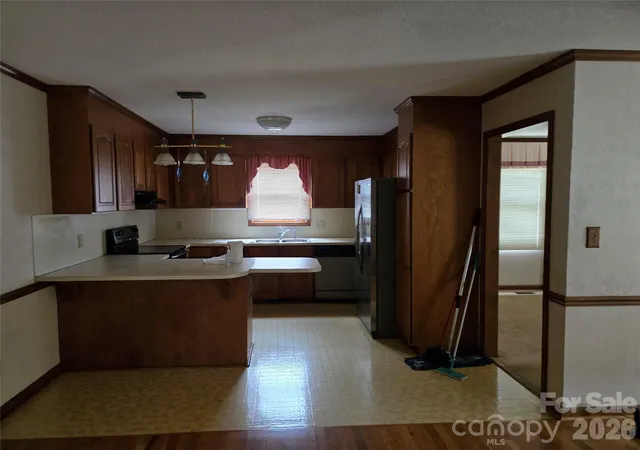 3rd image of 1671 Kensington Cir, Newton, NC 28658 | MLS# 4407999
