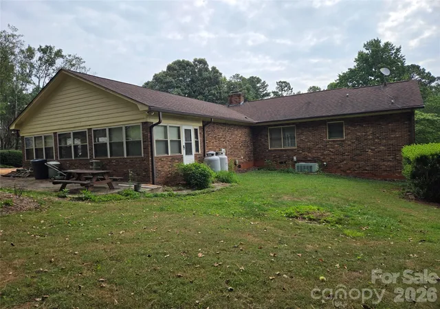 8th image of 1671 Kensington Cir, Newton, NC 28658 | MLS# 4407999