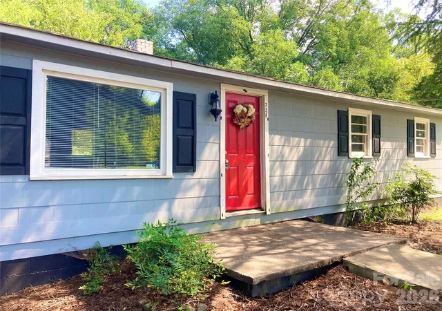 Photo 2 of Single family home for sale at 726 Grace St, Salisbury, NC 28144 | MLS# 4408000 | Listing updated on 2026-10-05