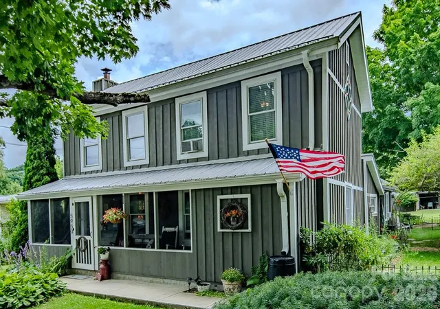 Photo 2 of Single family home for sale at 5950 N Us 19e Hwy, Newland, NC 28657 | MLS# 4408007 | Listing updated on 2026-08-31