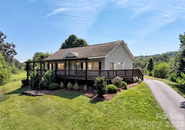 Photo 1 of Single family home for sale at 8 Worley Ridge Trl, Candler, NC 28715 | MLS# 4408018 | Listing updated on 2026-09-28