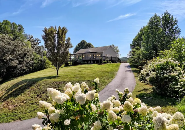 Photo 3 of Single family home for sale at 8 Worley Ridge Trl, Candler, NC 28715 | MLS# 4408018 | Listing updated on 2026-09-28