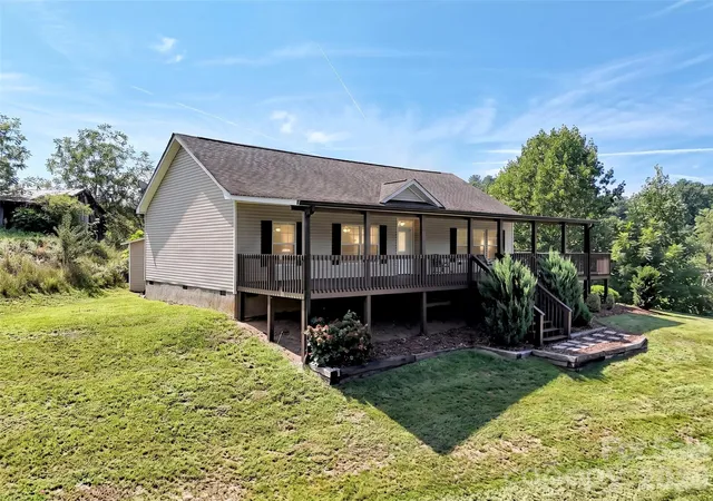 Photo 3 of Single family home for sale at 8 Worley Ridge Trl, Candler, NC 28715 | MLS# 4408018 | Listing updated on 2026-09-28