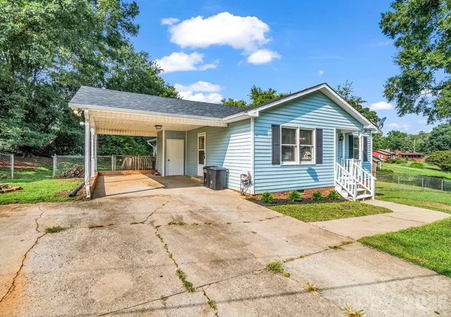 Photo 3 of Sale Pending at 151 W Melissa Ln, Forest City, NC 28043 | MLS# 4408023 | Listing updated on 2026-08-01