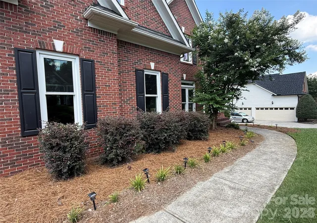 2nd image of 2421 Arden Gate Ln, Charlotte, NC 28262 | MLS# 4408032
