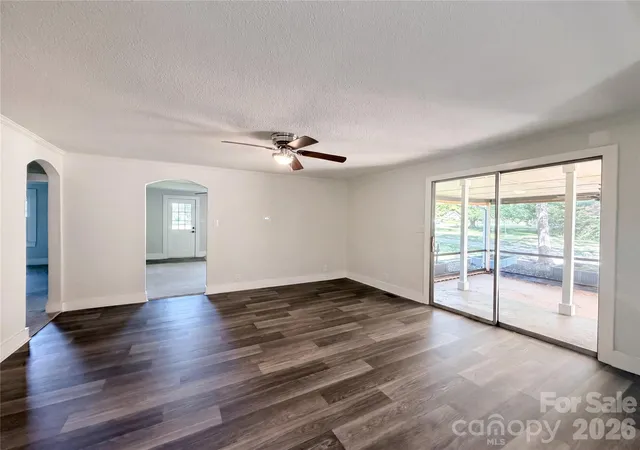 Photo 3 of Single family home for sale at 164 E Waterlynn Rd, Mooresville, NC 28117 | MLS# 4408033 | Listing updated on 2026-08-20