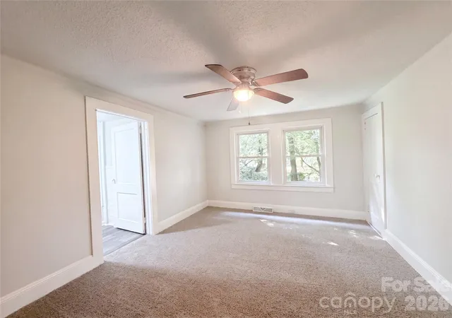 Photo 4 of Single family home for sale at 164 E Waterlynn Rd, Mooresville, NC 28117 | MLS# 4408033 | Listing updated on 2026-08-20