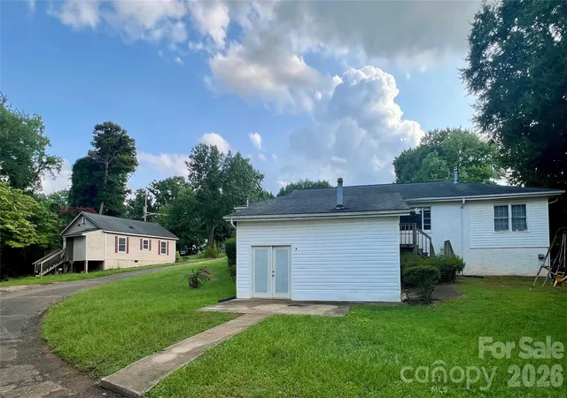 Photo 2 of Single family home for sale at 436 E Club Dr, Gastonia, NC 28054 | MLS# 4408035 | Listing updated on 2026-08-28