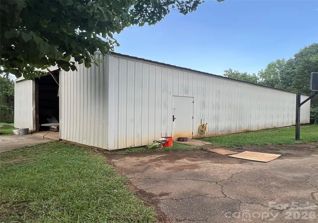 Photo 3 of Single family home for sale at 436 E Club Dr, Gastonia, NC 28054 | MLS# 4408035 | Listing updated on 2026-08-28