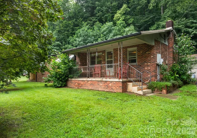Photo 3 of Single family home for sale at 1755 F M Mclean Pl, Lenoir, NC 28645 | MLS# 4408037 | Listing updated on 2026-08-28