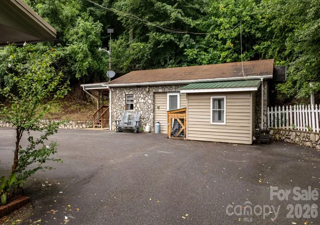 Photo 3 of Single family home for sale at 1755 F M Mclean Pl, Lenoir, NC 28645 | MLS# 4408037 | Listing updated on 2026-10-09
