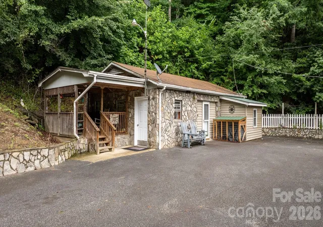 Photo 4 of Single family home for sale at 1755 F M Mclean Pl, Lenoir, NC 28645 | MLS# 4408037 | Listing updated on 2026-10-09