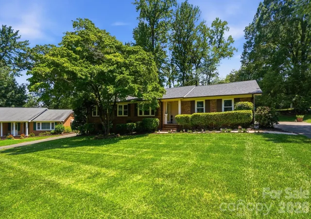 Photo 3 of Single family home for sale at 4200 Cerise Dr, Charlotte, NC 28269 | MLS# 4408042 | Listing updated on 2026-08-13