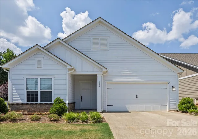 Photo 1 of Single family home for sale at 6612 Star Dr, Sherrills Ford, NC 28673 | MLS# 4408045 | Listing updated on 2026-08-17