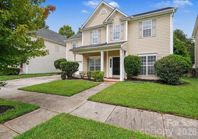 Photo 2 of Single family home for sale at 12616 Coral Sunrise Dr, Huntersville, NC 28078 | MLS# 4408052 | Listing updated on 2026-10-06