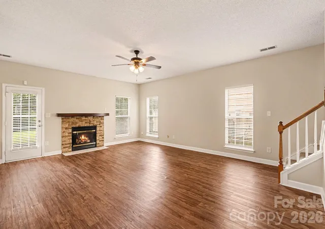 Photo 4 of Single family home for sale at 12616 Coral Sunrise Dr, Huntersville, NC 28078 | MLS# 4408052 | Listing updated on 2026-10-06