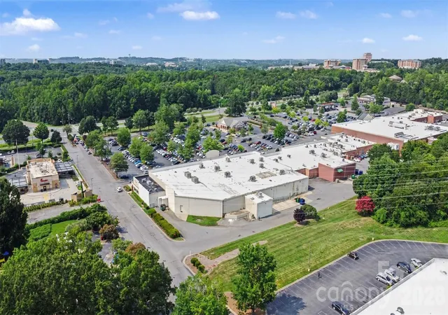Listing Photo 2 - Condo for sale in building located at 9041 Mdw Vis Rd, Charlotte, NC 28213