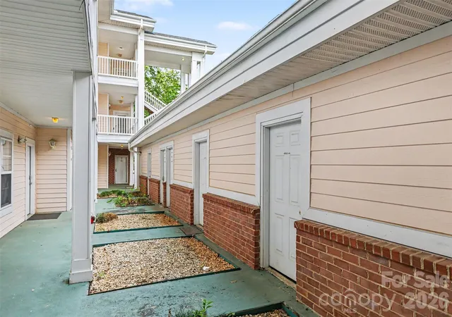 Listing Photo 4 - Condo for sale in building located at 9041 Mdw Vis Rd, Charlotte, NC 28213