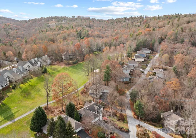 2nd image of 122 Broadmoor Dr, Flat Rock, NC 28731