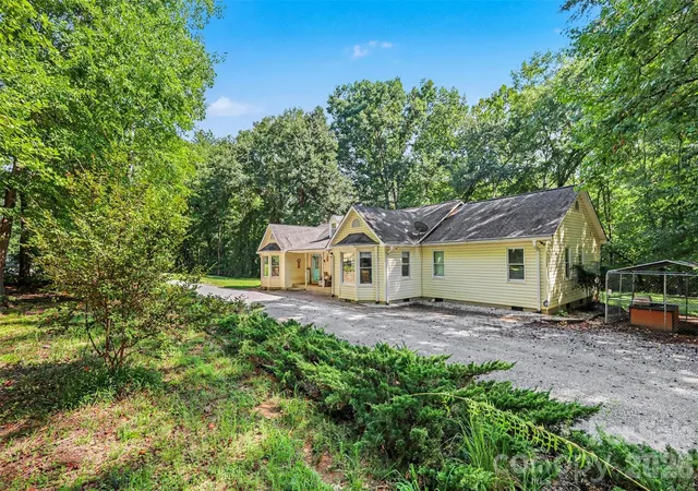 2nd image of 433 Foster Lake Rd, Blacksburg, SC 29702 | MLS# 4408104