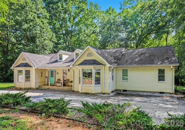 Photo 3 of Single family home for sale at 433 Foster Lake Rd, Blacksburg, SC 29702 | MLS# 4408104 | Listing updated on 2026-09-25