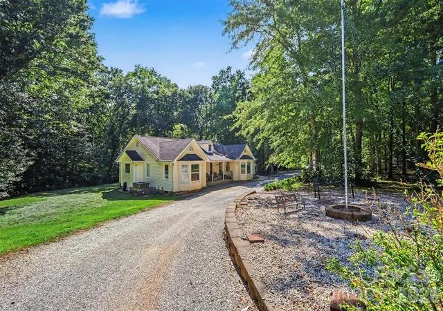Photo 3 of Single family home for sale at 433 Foster Lake Rd, Blacksburg, SC 29702 | MLS# 4408104 | Listing updated on 2026-09-25