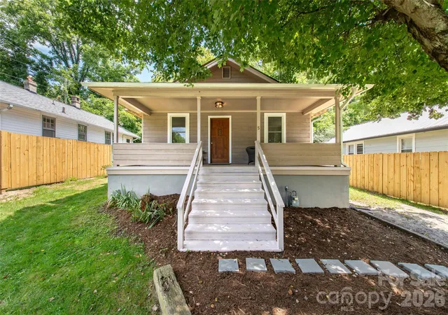 Photo 1 of Single family home for sale at 5 Company St, Asheville, NC 28804 | MLS# 4408108 | Listing updated on 2026-09-29