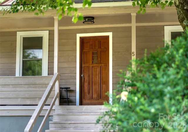 Photo 3 of Single family home for sale at 5 Company St, Asheville, NC 28804 | MLS# 4408108 | Listing updated on 2026-09-29