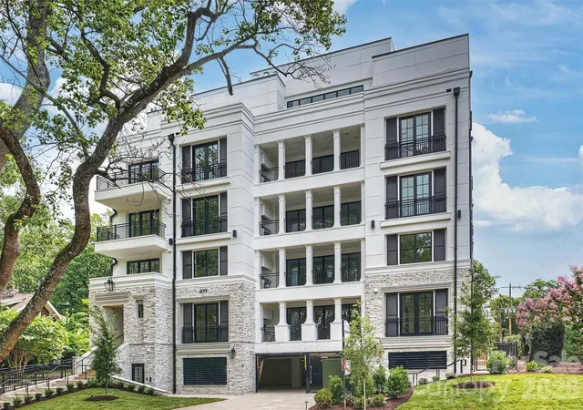 Photo 1 of Condo for sale at 409 Queens Rd #204, Charlotte, NC 28207 | MLS# 4408118 | Listing updated on 2026-09-29