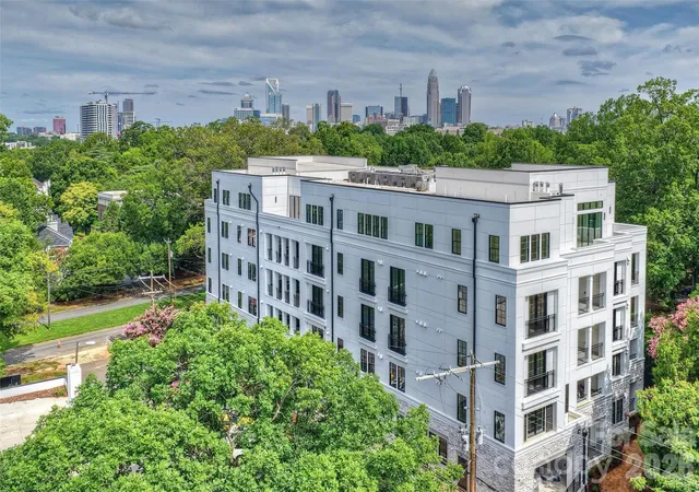 Photo 2 of Condo for sale at 409 Queens Rd #204, Charlotte, NC 28207 | MLS# 4408118 | Listing updated on 2026-09-29