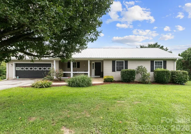 1st image of 11 Cathy Ct, Hendersonville, NC 28792 | MLS# 4408135