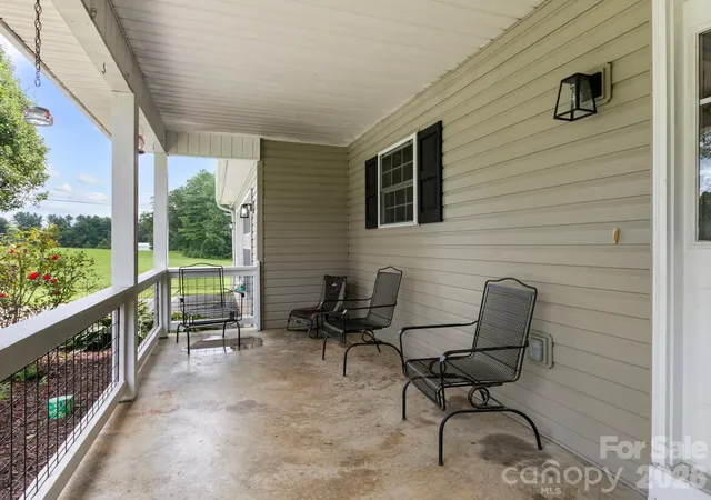 5th image of 11 Cathy Ct, Hendersonville, NC 28792 | MLS# 4408135