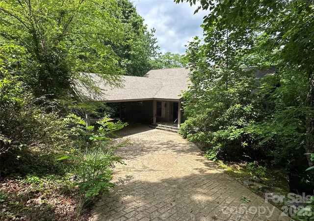 Photo 1 of Sale Pending at 880 W Rochester Dr, Cashiers, NC 28717 | MLS# 4408151 | Listing updated on 2026-08-24