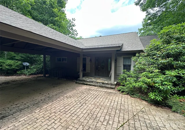 Photo 2 of Sale Pending at 880 W Rochester Dr, Cashiers, NC 28717 | MLS# 4408151 | Listing updated on 2026-08-24