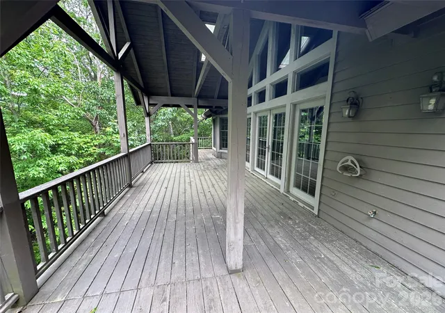 Photo 3 of Sale Pending at 880 W Rochester Dr, Cashiers, NC 28717 | MLS# 4408151 | Listing updated on 2026-08-24