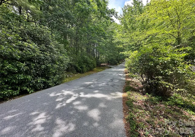 Photo 5 of Sale Pending at 880 W Rochester Dr, Cashiers, NC 28717 | MLS# 4408151 | Listing updated on 2026-08-24