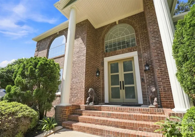 Photo 3 of Single family home for sale at 8909 Abberley Ct, Huntersville, NC 28078 | MLS# 4408156 | Listing updated on 2026-08-21