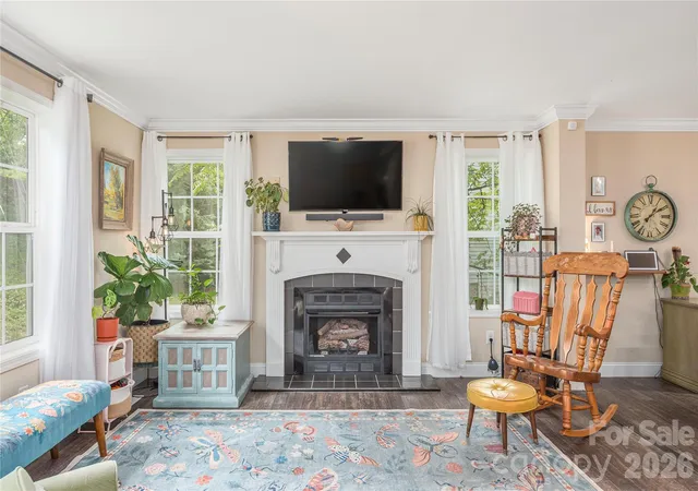4th image of 10 E Rolling Acres Dr, Weaverville, NC 28787 | MLS# 4408170