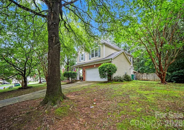 Photo 3 of Single family home for sale at 12021 Mourning Dove Ln, Charlotte, NC 28269 | MLS# 4408173 | Listing updated on 2026-09-25