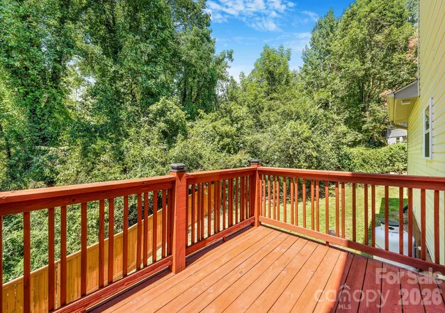 Photo 4 of Single family home for sale at 19 Oakcrest Pl, Asheville, NC 28806 | MLS# 4408201 | Listing updated on 2026-10-05