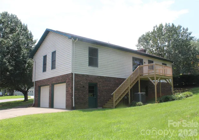 Photo 3 of Single family home for sale at 205 Inglewood Dr, Morganton, NC 28655 | MLS# 4408231 | Listing updated on 2026-07-31