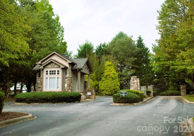 48th image of 1870 Riverview Ct, Hendersonville, NC 28739 | MLS# 4408250