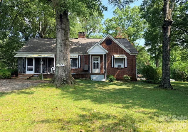 1st image of 737 W C St, Newton, NC 28658 | MLS# 4408266
