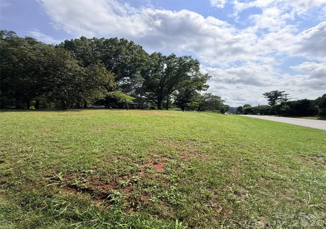 4th image of 737 W C St, Newton, NC 28658 | MLS# 4408266